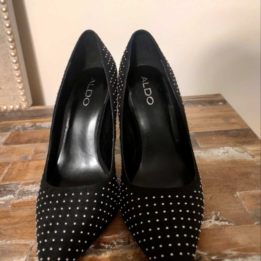 Aldo Ladies shoes size 8.  Approximately a 3-in heel